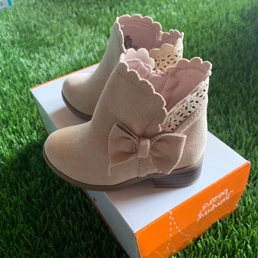 New in box 5T boots